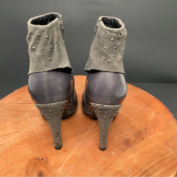 Vtg MCP Women’s Size 7 Gray/ Sliver Leather Rhinestones 4” Heel Zip Ankle Boots - Picture 9 of 9